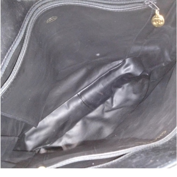 CHANEL CC LOGO STUDDED TOTE BAG - Picture 12 of 16